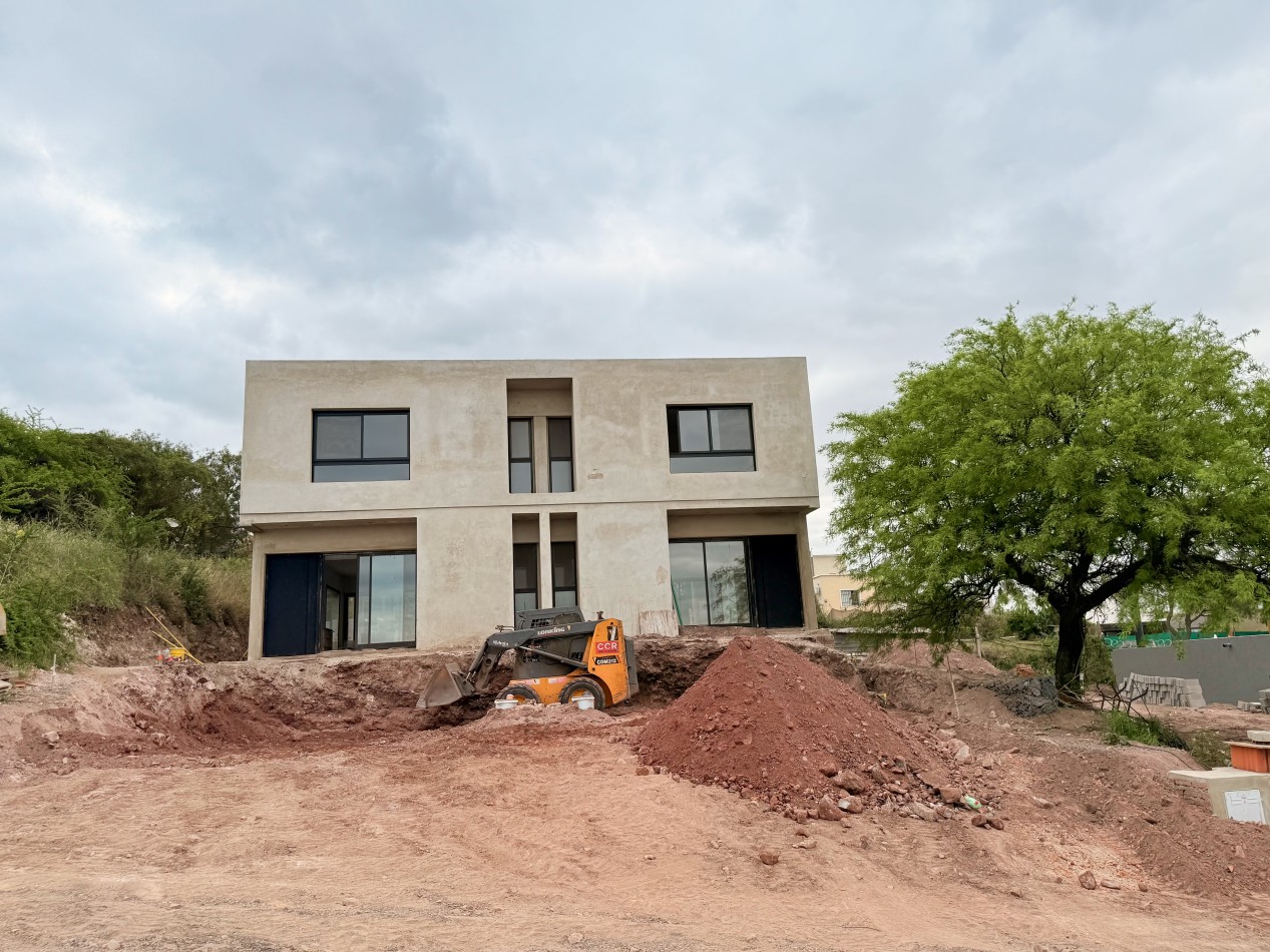 Duplex a Estrenar. Fecha entrega un mes aprox.  